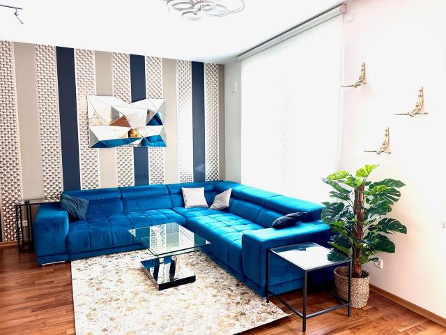 Quiet, chic, stylish furnished apartment in Berlin Wilmersdorf with a balcony, Berlin Amsterdam Apartments for Rent