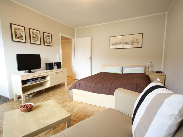 Quiet, comfortable apartment, within walking distance of Messe Essen and Büropark Bredeney, Essen Amsterdam Apartments for Rent