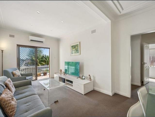 Quiet, Comfortable Living in Prestigious Oceanside Location