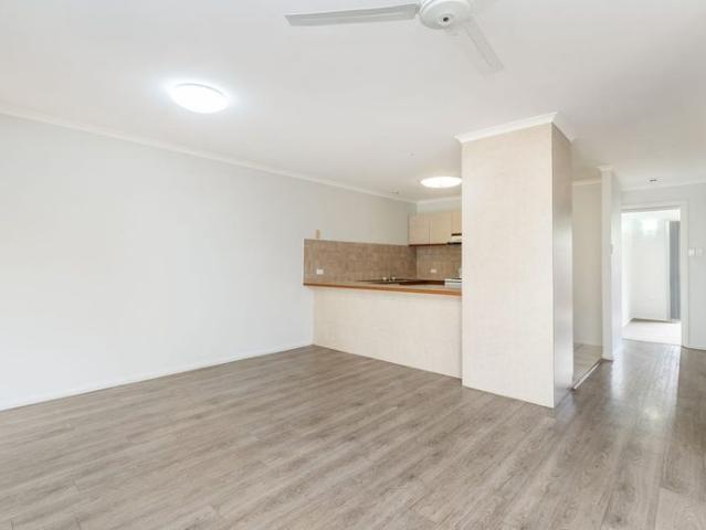 QUIET COMPLEX WALKING DISTANCE TO BEACH