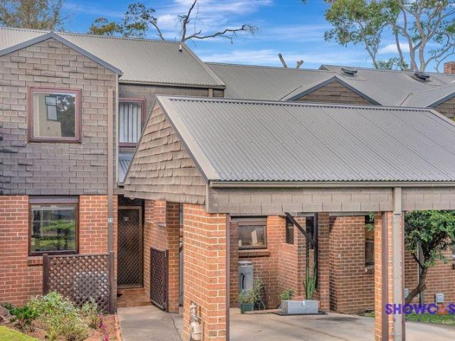 QUIET & CONVENIENT ON OATLANDS BORDER, 167 SQM