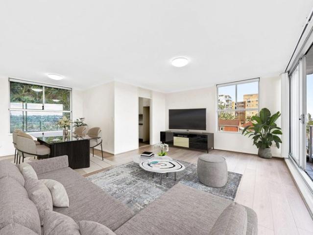 Quiet & Convenient Beachside Lifestyle, 2 Bedroom Apartment with Balcony, Views & Parking