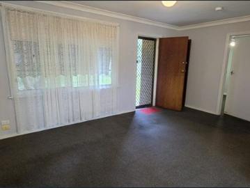Quiet & Convenient East Albury Unit with Private Courtyard