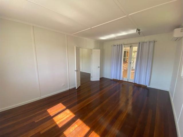 Quiet & Convenient Kedron Home – Freshly Updated and Available Now