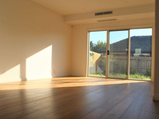 Quiet, Convenient Living in Prime Oakleigh Location