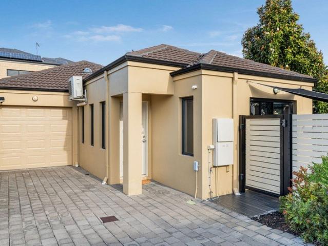 Quiet & Convenient Living Minutes from Scarborough Beach!