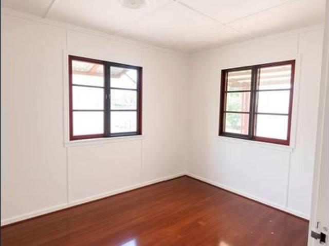 QUIET & CONVENIENT SHOPS AND SCHOOL JUST MINUTES AWAY