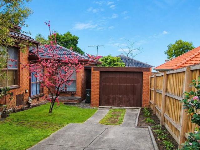 Quiet & Convenient Two Bedroom Unit in Surrey Hills