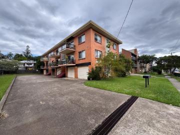 Quiet & Convenient Top Floor Living in the Heart of Moorooka