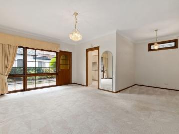 Quiet & Convenient Villa Moments from Brighton Beach