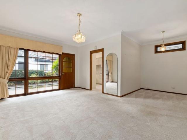 Quiet & Convenient Villa Moments from Brighton Beach