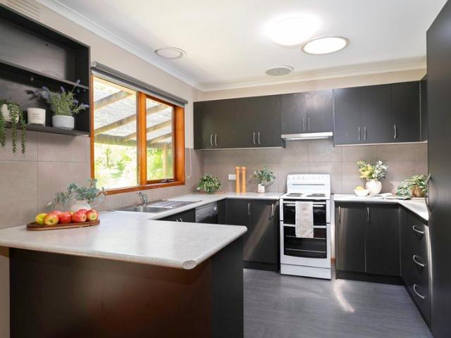 Quiet Cottage in Tranquil Surrounds Opposite Yarra River!