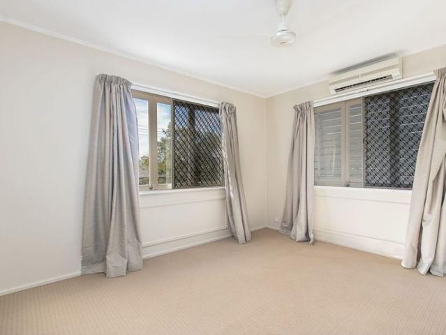 Quiet Court & Central Location