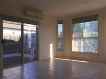 Quiet Court Living in the Heart of Seabrook! APPLICATIONS NOW OPEN
