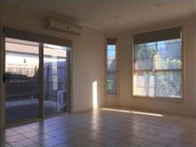 Quiet Court Living in the Heart of Seabrook! APPLICATIONS NOW OPEN