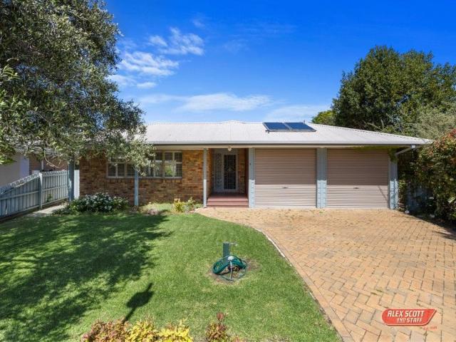 Quiet Court Living, Space and Comfort in the best location