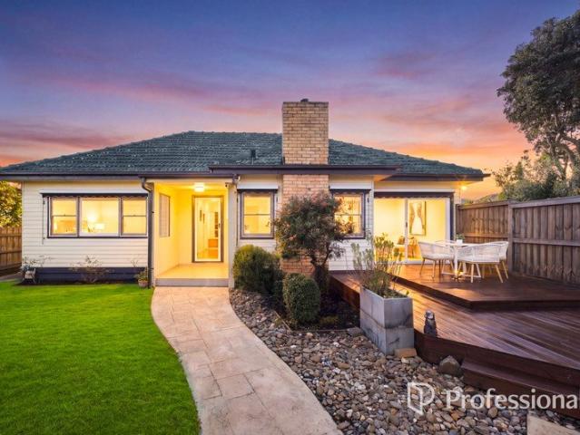 Quiet Court Living with Stylish Renovation & Exceptional Convenience
