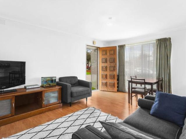 Quiet Court Location with Easy Everyday Living
