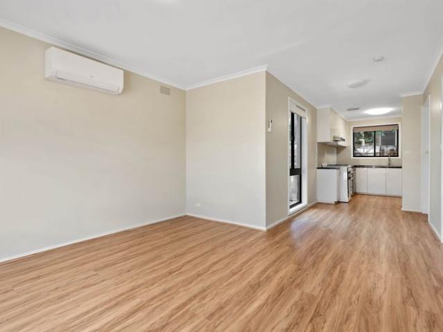 Quiet Court Location with Easy Low Maintenance Living