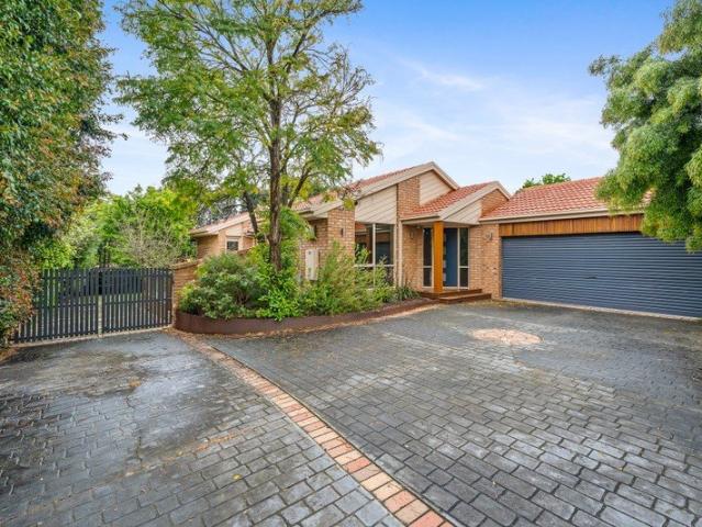 Quiet Court Location with Elevated Views!