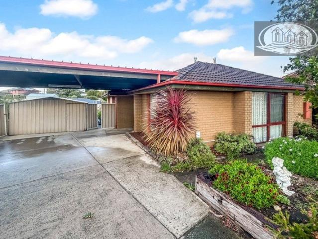 QUIET COURT LOCATION WITH GREAT OUTDOOR LIVING