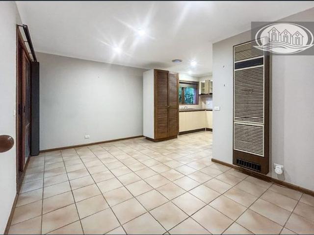 QUIET COURT LOCATION WITH GREAT OUTDOOR LIVING