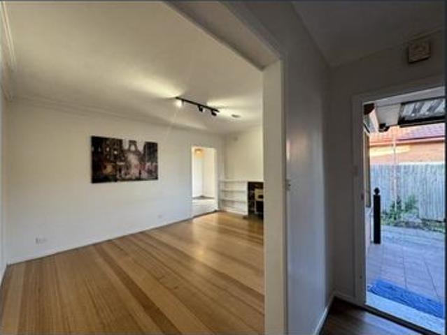 Quiet court location family home!