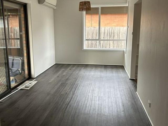 Quiet court location family home!
