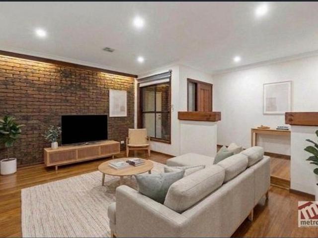 QUIET COURT LOCATION PLENTY OF ROOM FOR THE WHOLE FAMILY!