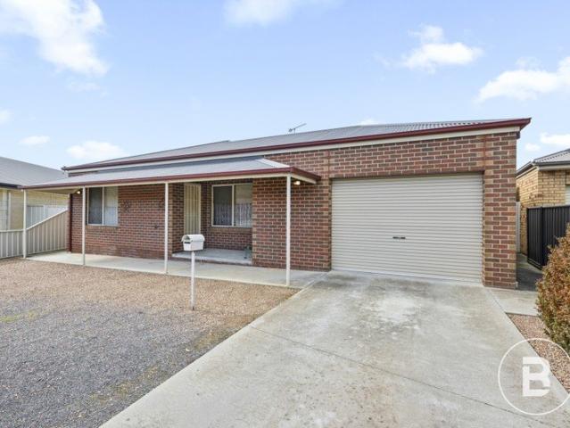 QUIET COURT, LOW MAINTENANCE LIVING & EXCEPTIONAL SHEDDING