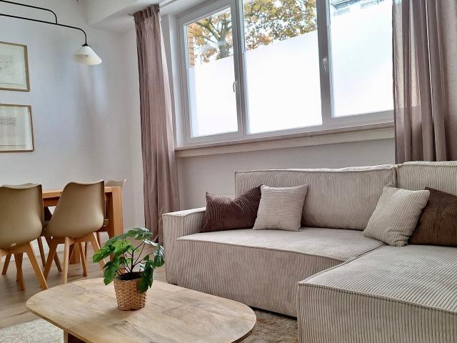 Quiet, cozy home in Braunschweig, Braunschweig Amsterdam Apartments for Rent