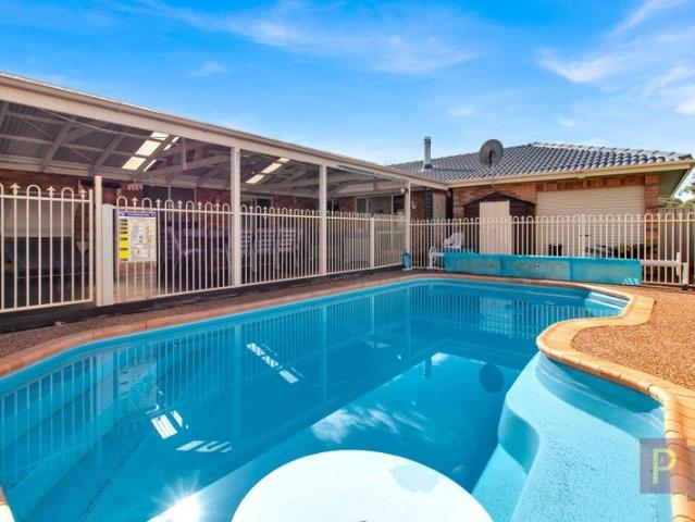 QUIET CUL DE SAC FAMILY HOME POOL