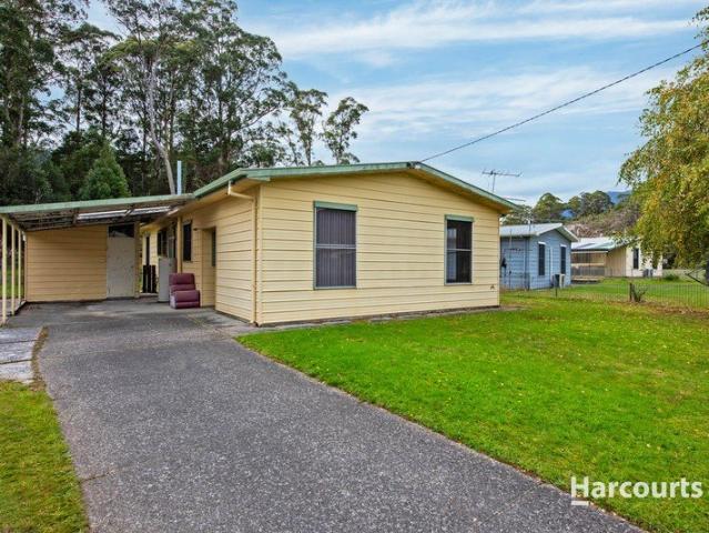 Quiet Cul De Sac Living with Strong Investment Appeal!
