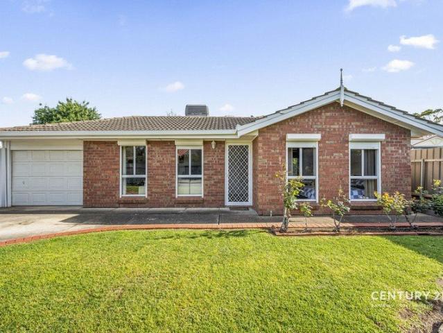 Quiet Cul de Sac Living with Space, Comfort & Beautiful Established Gardens