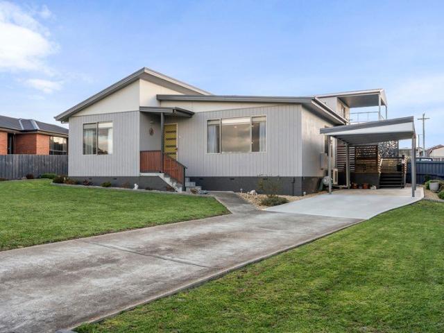 Quiet cul de sac location, established gardens, covered entertaining and updated family living