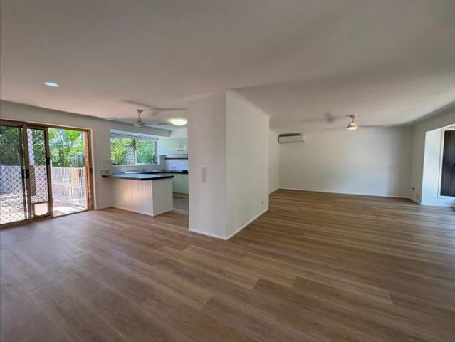 Quiet Cul de Sac Position in the Heart of Robina Spacious Home with Pool!