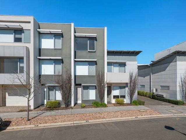 Quiet Estate Setting Stroll to Mawson Lakes Centre