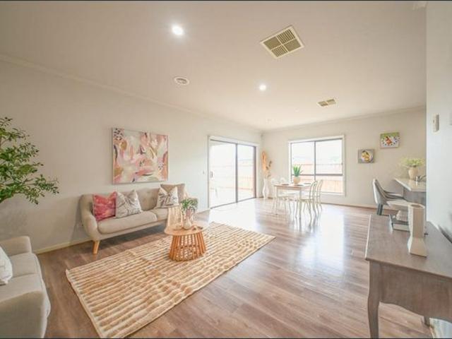 Quiet Family Living in a Convenient Location