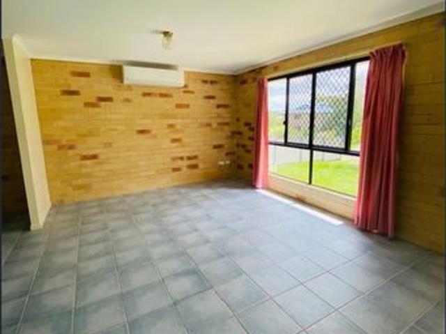 Quiet family living in great location!