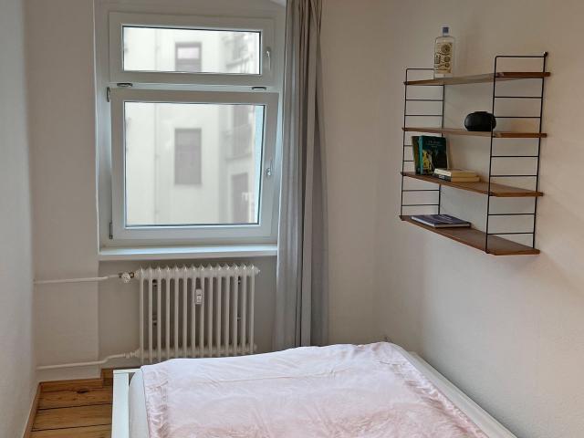 Quiet flat with Berlin charm and balcony in the middle of Kreuzberg, Berlin Amsterdam Apartments for Rent