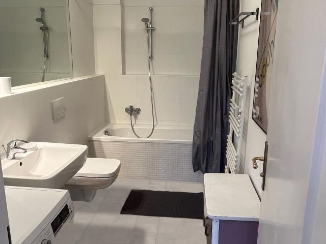 Quiet flat with Berlin charm and balcony in the middle of Kreuzberg, Berlin Amsterdam Apartments for Rent