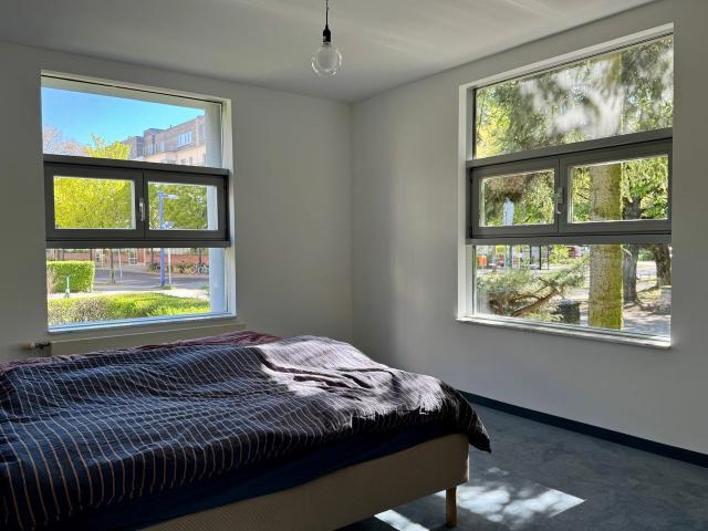 Quiet, furnished apartment on Stralau peninsula in Berlin with magnificent view of the Spree, Berlin Amsterdam Apartments for Rent