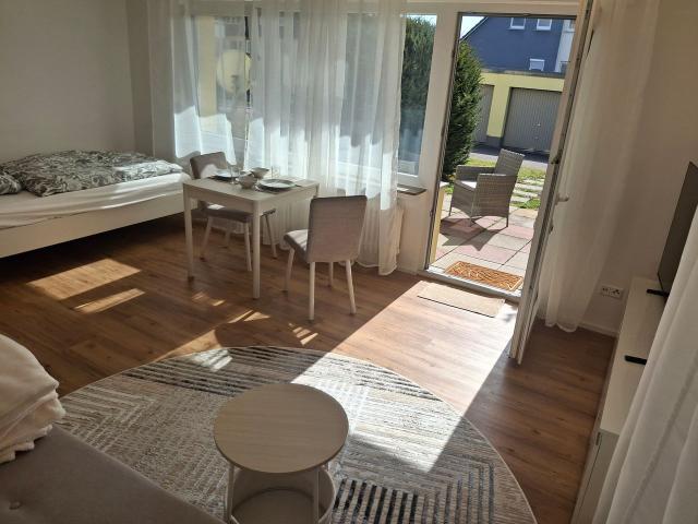 Quiet furnished garden apartment with terrace & parking – all inclusive, Stuttgart Amsterdam Apartments for Rent
