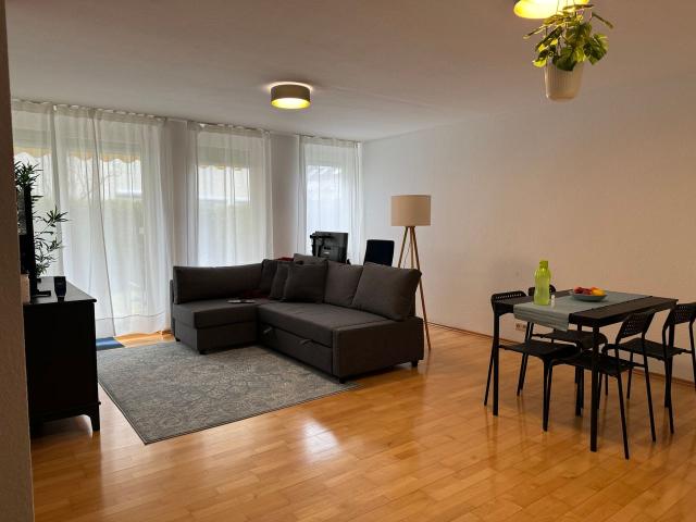 Quiet furnished garden apartment at Loewenmarkt, ideal for business and home office, fast connection to city center and airport via U6, Stuttgart Amsterdam Apartments for Rent