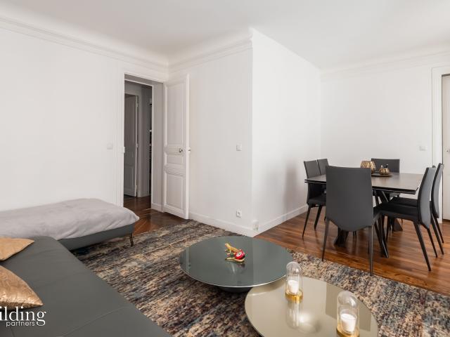 Quiet & gorgeous suite in the heart of town