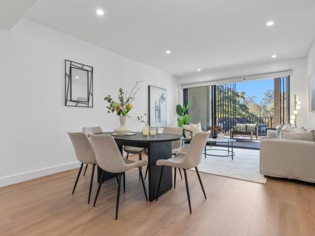 Quiet Ground Floor 2 bed unit, Quality Small Complex