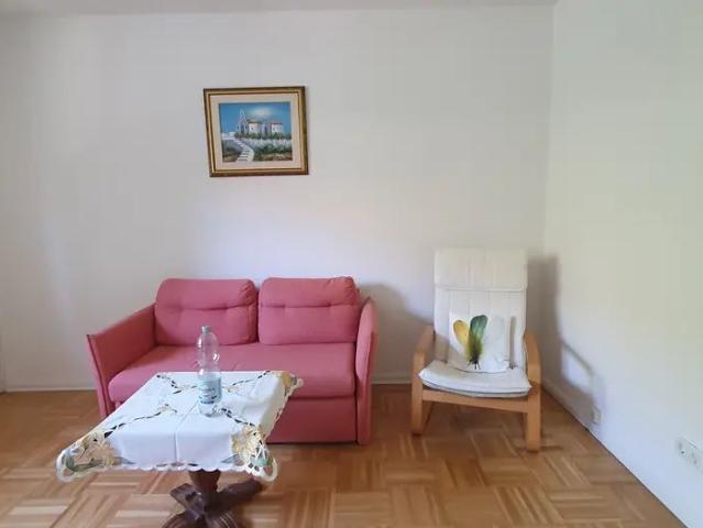 Quiet green oasis not far from the center Düsseldorf near University, Dusseldorf Amsterdam Apartments for Rent