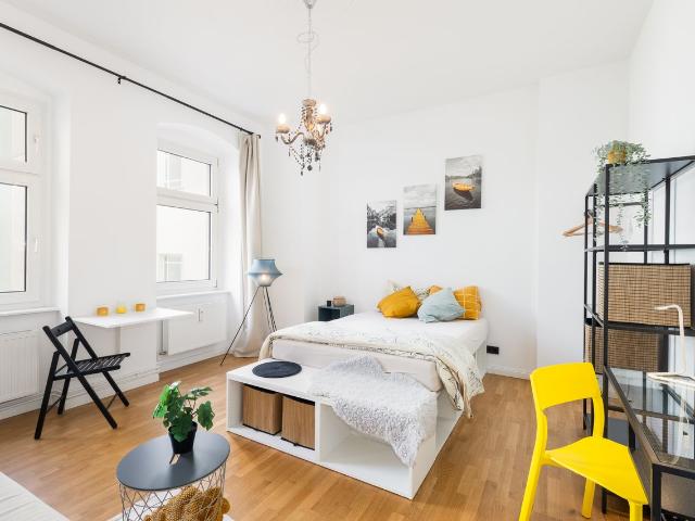 Quiet historic apartment with beautiful garden view in a prime location Berlin Amsterdam Apartments for Rent