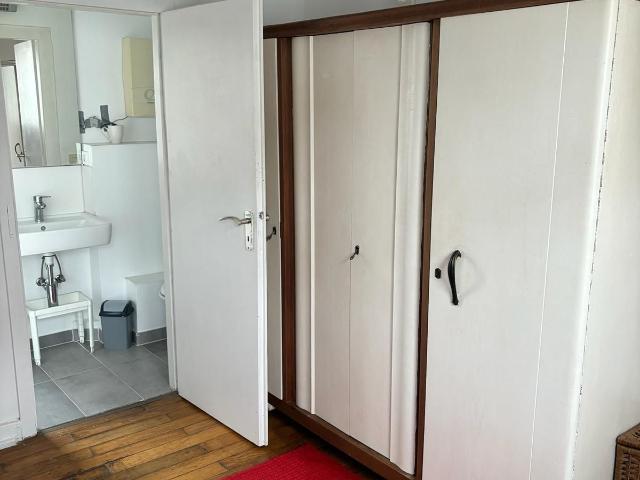 Quiet home in excellent location