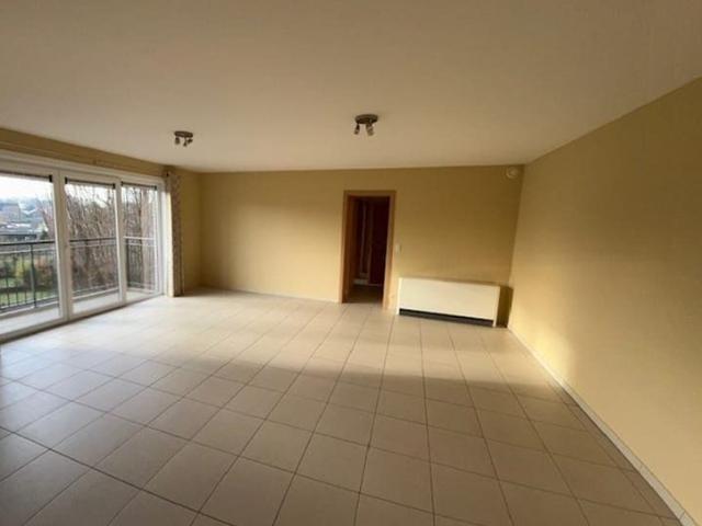 Quiet, ideally located apart south facing, 1st floor